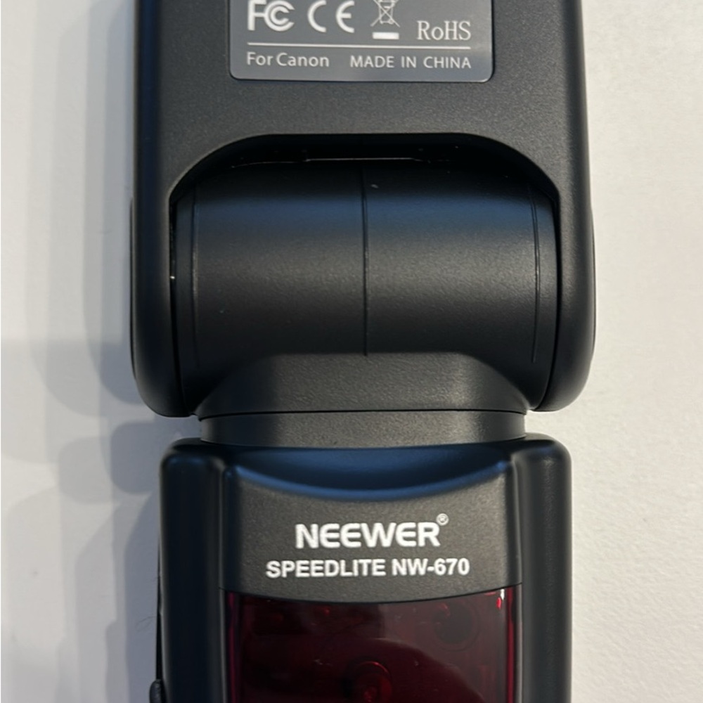 NW-670 Speedlite Flash - Black